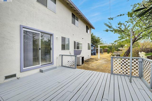 1618 Putnam St, Antioch CA: https://media.crmls.org/mediaz/6b6a3502-ac1d-4a83-baa5-219b98b03387.jpg