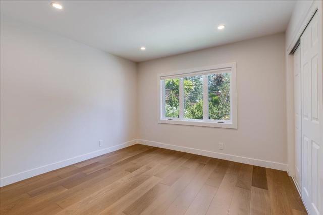1210 Larnel Place, Los Altos CA: https://media.crmls.org/mediaz/6b6a3695-0c60-40ce-bedf-9b3c43b8589a.jpg