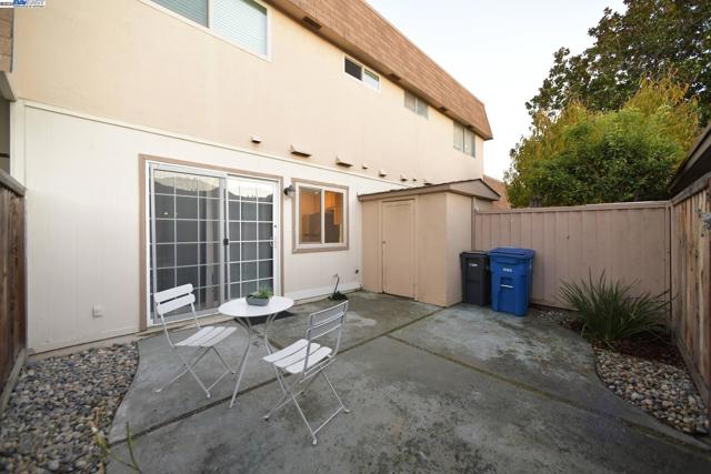 2363 Arf Ave, Hayward CA: https://media.crmls.org/mediaz/6b6aa94d-3822-4508-a48c-7f868b16431e.jpg