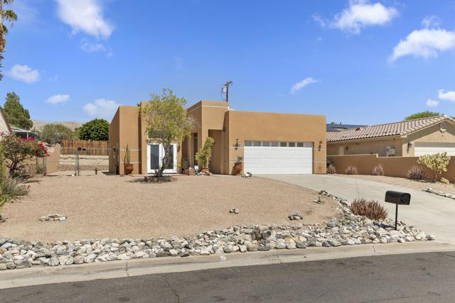 9490 West Drive, Desert Hot Springs CA: https://media.crmls.org/mediaz/6b6b0121-f9f3-4e44-abdc-f524deb20f8c.jpg