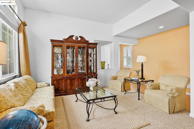 907 Snapdragon Way, Brentwood CA: https://media.crmls.org/mediaz/6b6bdb74-dd3a-44fb-a7fb-814ac847c0e7.jpg