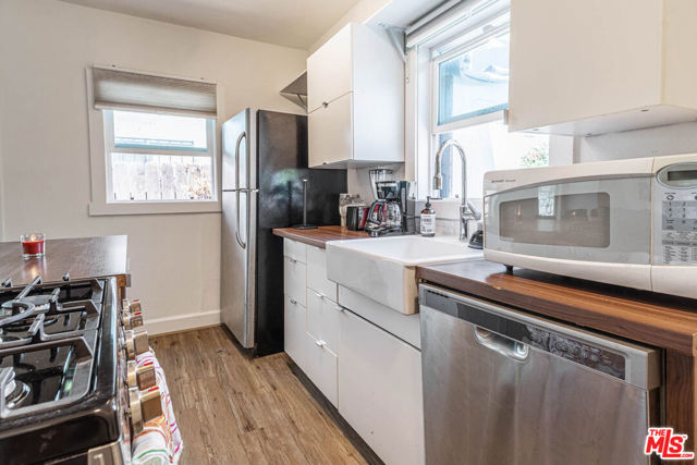 4307 Burns Avenue, Los Angeles CA: https://media.crmls.org/mediaz/6b6c4a86-2172-44c4-b0f2-6796a701cc04.jpg