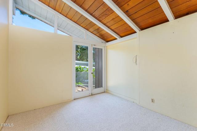 1330 Fern Oaks Drive, Santa Paula CA: https://media.crmls.org/mediaz/6b6c7a70-215b-449e-8667-f3516cd6efef.jpg