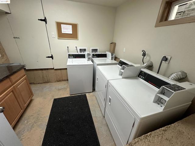 337 Oakland Avenue, Oakland CA: https://media.crmls.org/mediaz/6b6c7cdb-9321-4f3c-9da2-4b7817373bf6.jpg