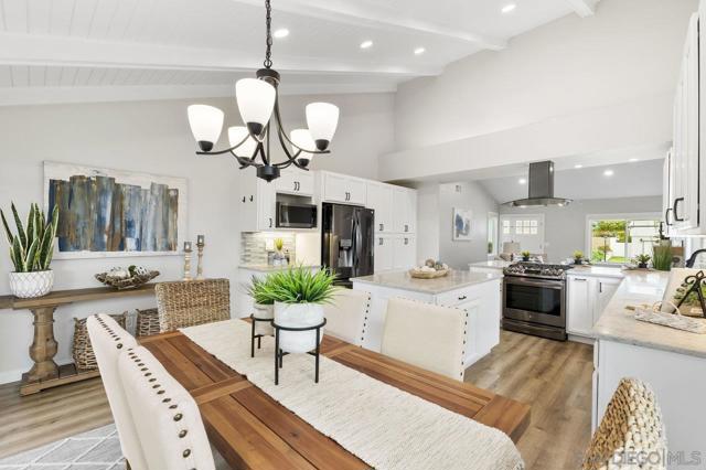 8924 La Cintura Ct, San Diego CA: https://media.crmls.org/mediaz/6b6cc595-6328-4921-9597-7f4e44f08a14.jpg