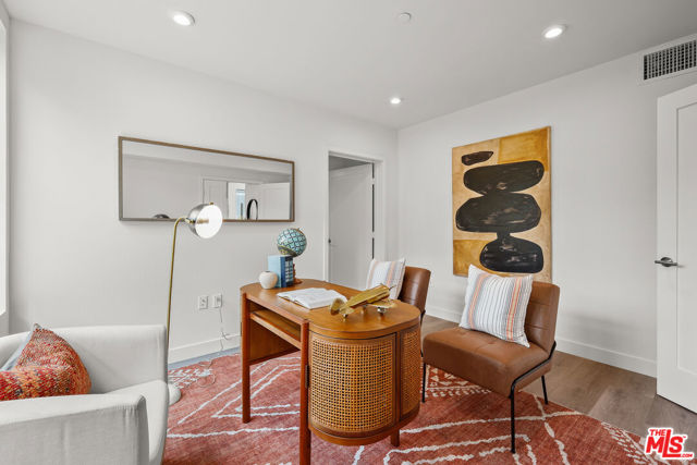 1200 N Orange, West Hollywood CA: https://media.crmls.org/mediaz/6b6cead2-6683-425d-8e4b-a17291ec988f.jpg