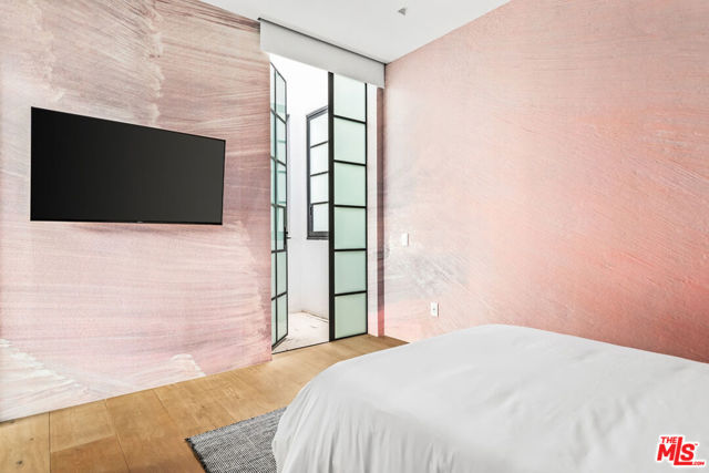 1346 Abbot Kinney Boulevard, Venice CA: https://media.crmls.org/mediaz/6b6d05a3-57d5-4f3c-a506-06775cfd2ea9.jpg