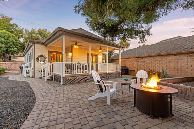 4463 Pleasanton Ave, Pleasanton CA: https://media.crmls.org/mediaz/6b6d12e1-a60e-4231-85dd-0527ccccf9ff.jpg