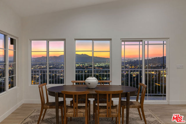 2391 Yorkshire Drive, Los Angeles CA: https://media.crmls.org/mediaz/6b6d14aa-e313-456e-8198-aa78def6428d.jpg