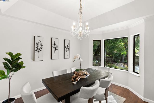 24288 Stacey Ln, Hayward CA: https://media.crmls.org/mediaz/6b6d64ee-2cf1-4f3e-8161-e35d085b7600.jpg