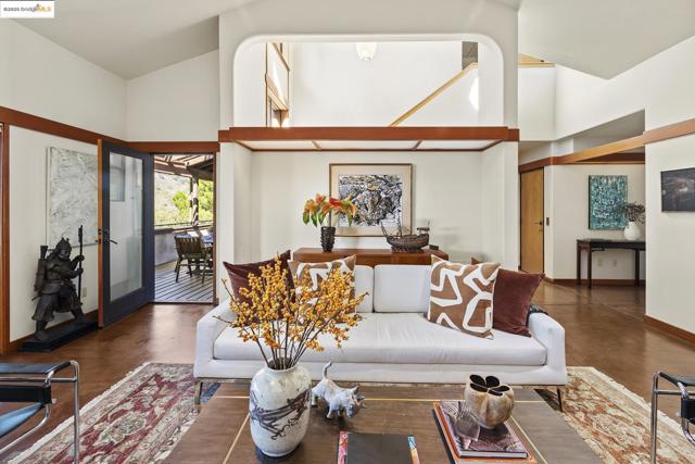 25 Dartmouth Dr, Berkeley CA: https://media.crmls.org/mediaz/6b6d7d5d-3239-4593-82a1-a5ecd5ee6df2.jpg