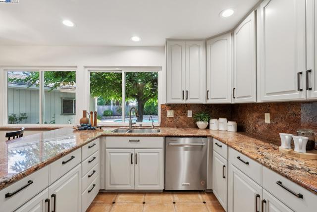 1515 Grove Way, Concord CA: https://media.crmls.org/mediaz/6b6db670-421a-4338-9084-77a7aed1fd07.jpg