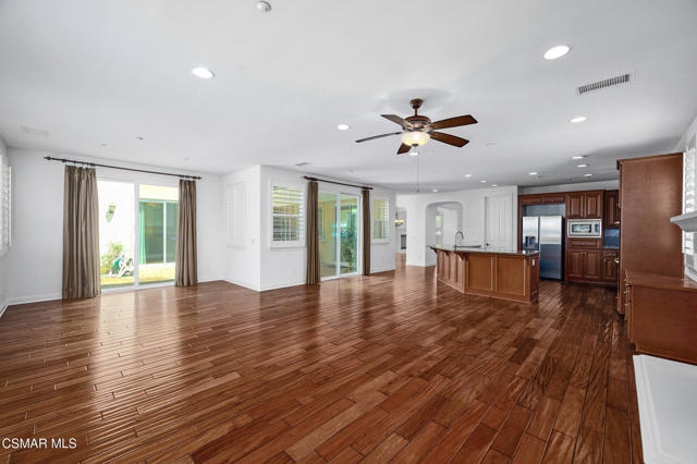 2079 Legacy Drive, Simi Valley CA: https://media.crmls.org/mediaz/6b6dda37-7852-460c-a23f-89d2c3e782aa.jpg