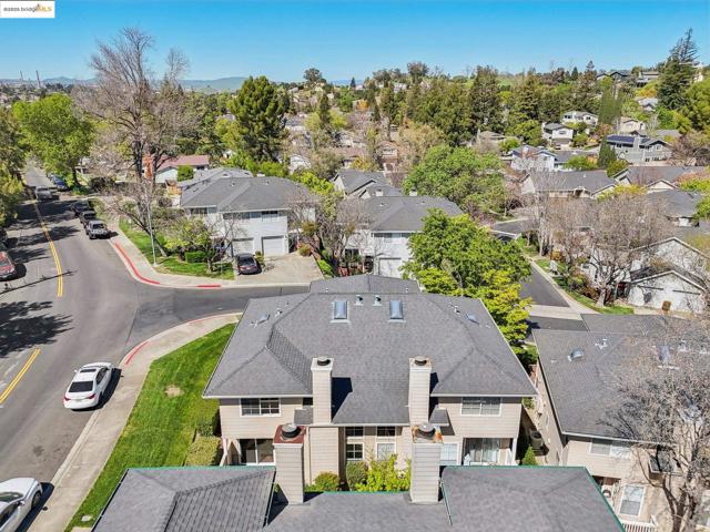 204 Pebblecreek Ct, Martinez CA: https://media.crmls.org/mediaz/6b6de221-87e8-4b9b-9ab6-9a676bc299fc.jpg