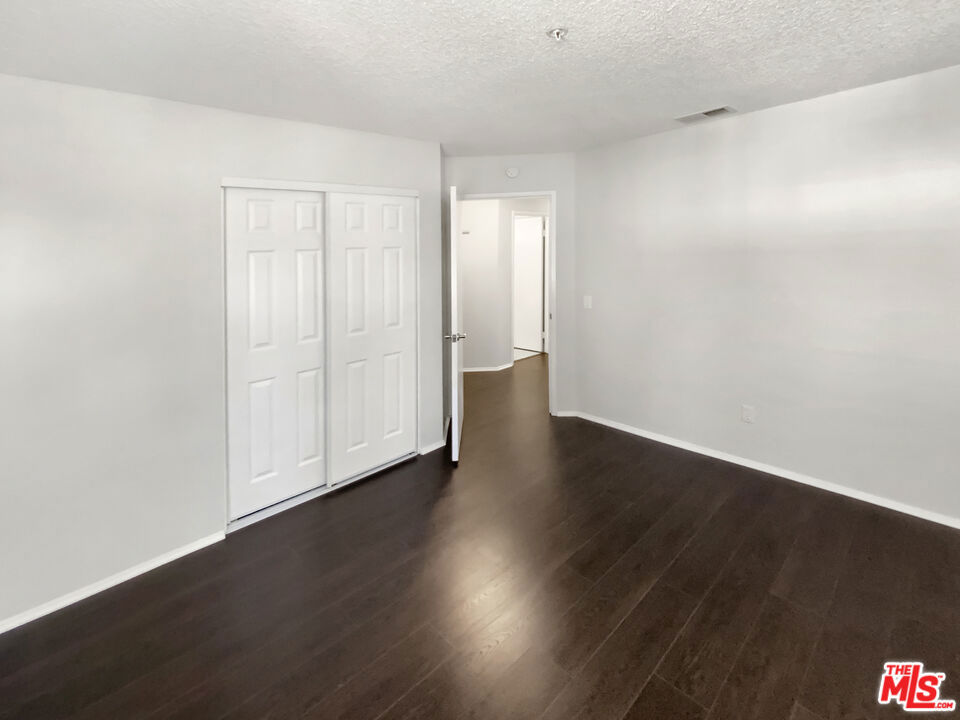 https://media.crmls.org/mediaz/6b6e1d07-a5cb-497e-906f-a1d2d6a18f51.jpg?preset=X-Large