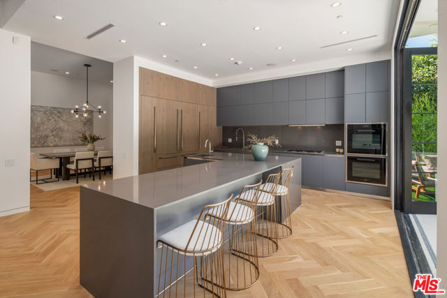 636 N Kilkea Drive, Los Angeles CA: https://media.crmls.org/mediaz/6b6e241f-f8d4-4fc7-9df5-c25fabdff381.jpg