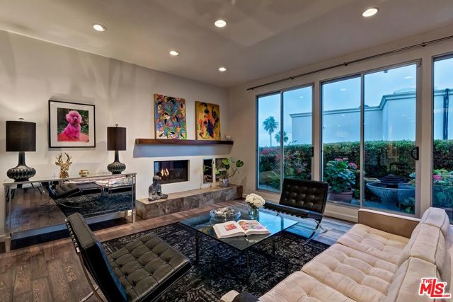 2224 Hercules Drive, Los Angeles CA: https://media.crmls.org/mediaz/6b6e2d1a-d8ce-4ebe-8df1-b0e5d2e38d6e.jpg
