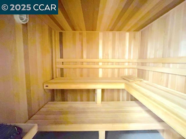 1305 Webster St, Alameda CA: https://media.crmls.org/mediaz/6b6e3c55-2063-4df2-83bc-9f4569b086cf.jpg