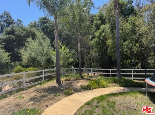 1808 Fallbrook Oaks Court, Fallbrook CA: https://media.crmls.org/mediaz/6b6f0841-1218-45cb-a710-d4952d776535.jpg