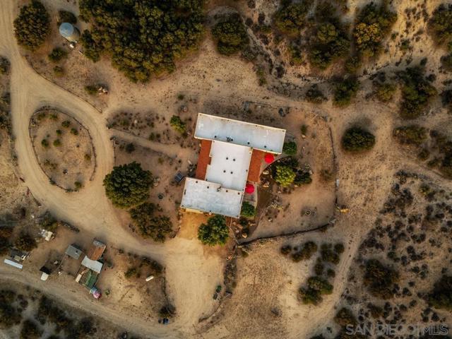40760 Old Highway 80, Boulevard CA: https://media.crmls.org/mediaz/6b6f5b75-217c-4c62-b260-a7b415d9788f.jpg