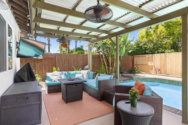 10324 Paseo Palmas Drive, Lakeside CA: https://media.crmls.org/mediaz/6b6f7f52-da84-40ea-ac4d-1f56d34f2812.jpg