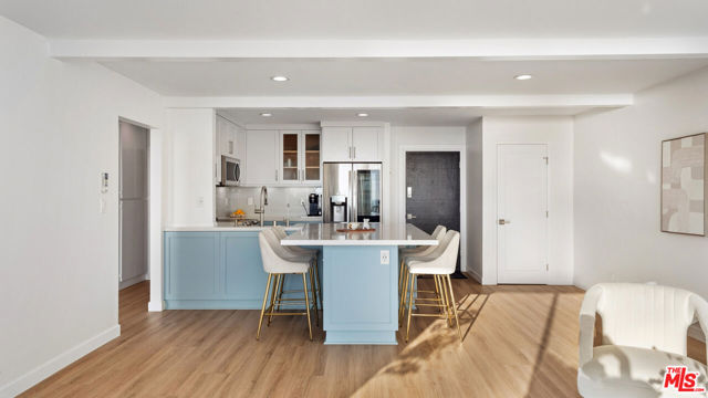 11862 Starfish Lane, Malibu CA: https://media.crmls.org/mediaz/6b6fccd2-d80a-4edf-b7a6-5f1513d9d5da.jpg