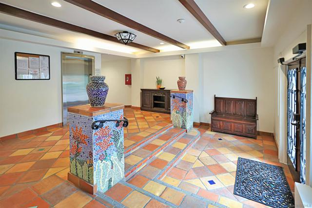 2003 Costa Del Mar Rd, Carlsbad CA: https://media.crmls.org/mediaz/6b6ff965-b00f-43e7-8714-a519088db535.jpg