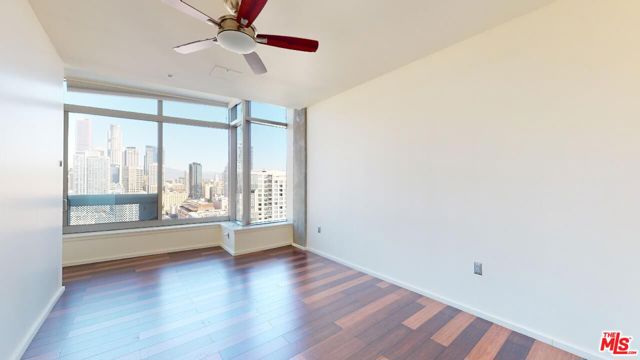 1155 S Grand Avenue, Los Angeles CA: https://media.crmls.org/mediaz/6b70193a-756f-441e-900e-d3a63b52bfe7.jpg