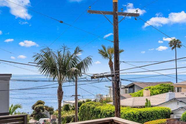 5576 Chelsea Ave, La Jolla CA: https://media.crmls.org/mediaz/6b704abc-87de-4231-a859-19878ae33e26.jpg