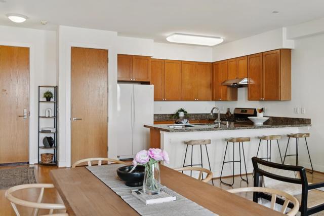 1020 Jackson Street, Oakland CA: https://media.crmls.org/mediaz/6b709da1-4b6d-4288-899a-220734b44ca5.jpg