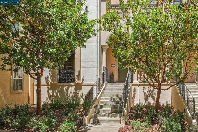 4650 Rimini Ct, Dublin CA: https://media.crmls.org/mediaz/6b723cc9-31f1-4b42-9a18-3ebfd3af6461.jpg