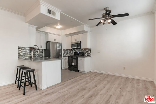 300 East Providencia Avenue, 103 photo 7