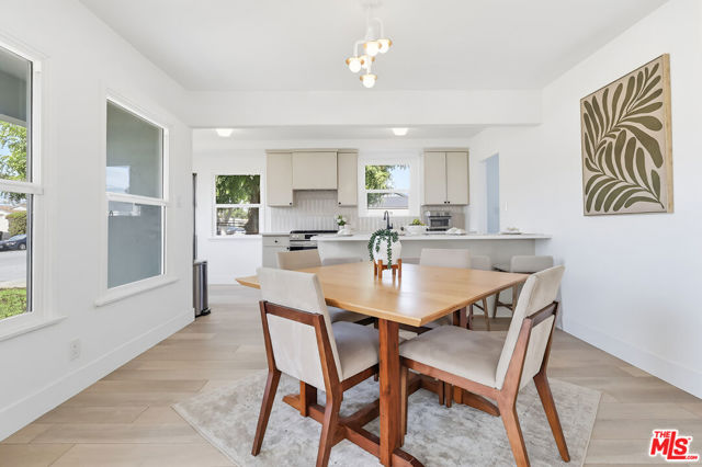 9402 S Van Ness Avenue, Los Angeles CA: https://media.crmls.org/mediaz/6b729a7c-6f9e-47f9-9228-da4651f62fe9.jpg