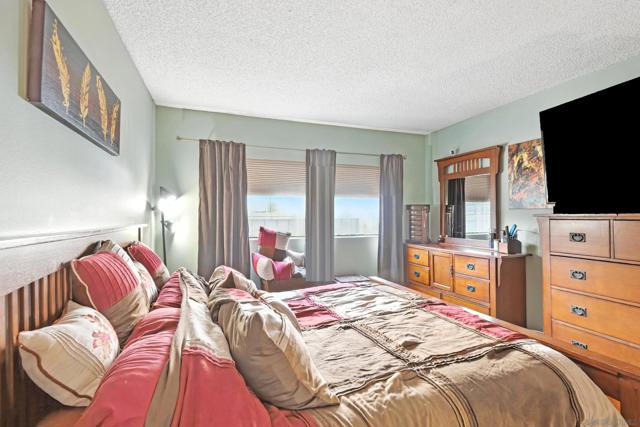 450 W W Vermont Ave, Escondido CA: https://media.crmls.org/mediaz/6b72bb84-3d5b-4aaa-9d73-29abaa31c680.jpg