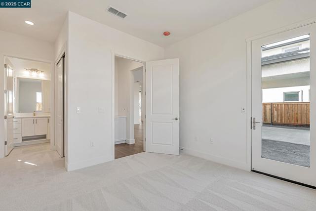16166 Poulson Street, Lathrop CA: https://media.crmls.org/mediaz/6b739f04-9861-480b-bd2f-e8ba8d0488f9.jpg