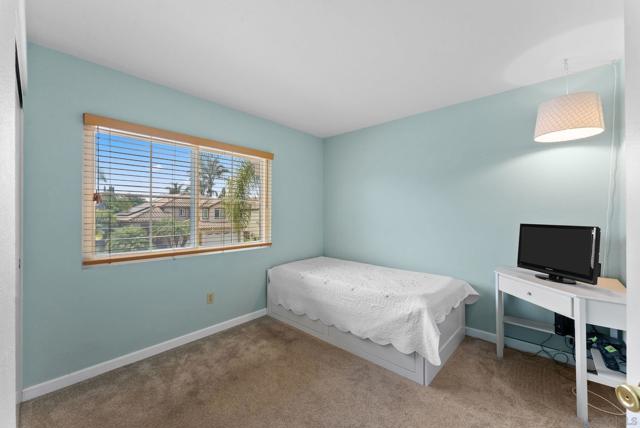 729 Mosaic Cir, Oceanside CA: https://media.crmls.org/mediaz/6b73a4b6-44d9-496b-88c5-960044f50339.jpg