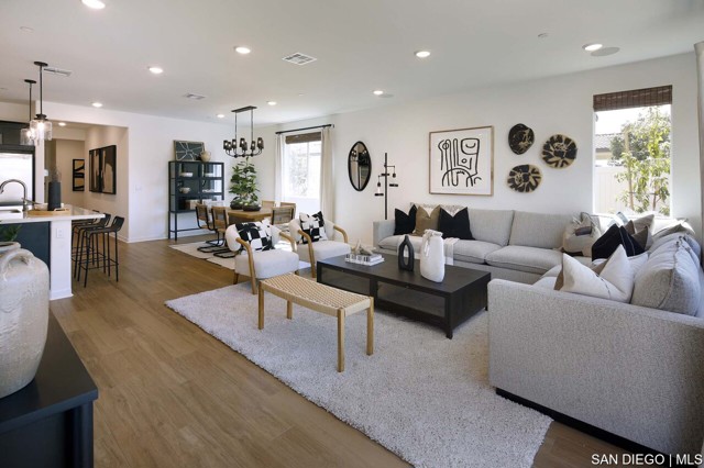 33325 RIVERSIDE DR, Lake Elsinore CA: https://media.crmls.org/mediaz/6b73bb94-3e5c-4196-a4af-785e2de28d84.jpg