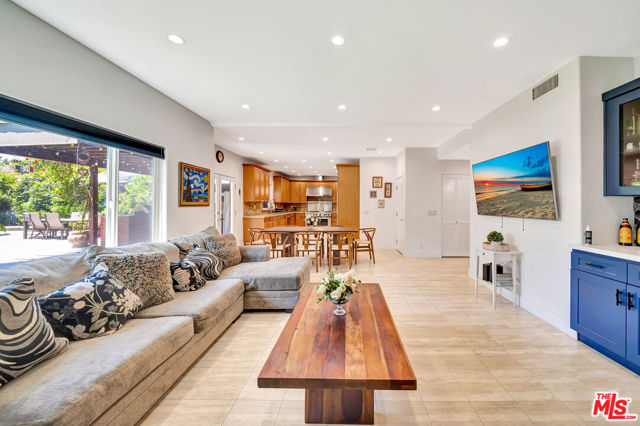 14916 Hesby Street, Sherman Oaks CA: https://media.crmls.org/mediaz/6b745f4a-3149-4c90-aa32-2e365d304f3e.jpg