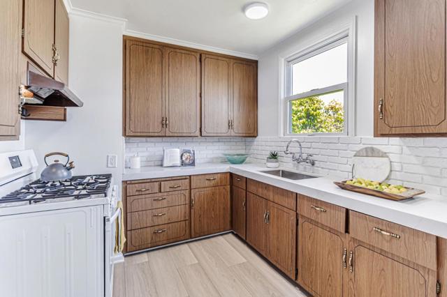 382 El Paseo, Millbrae CA: https://media.crmls.org/mediaz/6b74a248-33ca-413f-8ee8-bce517c02115.jpg