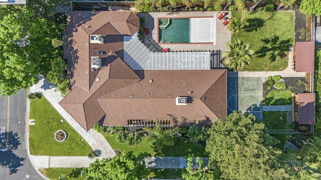 3693 Mohr Ave, Pleasanton CA: https://media.crmls.org/mediaz/6b74c648-d00b-455f-80c0-71d1400fcc41.jpg