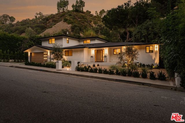 1902 Roscomare Road
