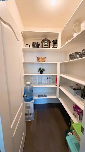 131 Lusitano Way, Gilroy CA: https://media.crmls.org/mediaz/6b75790d-aee6-442c-8823-2c55ffee895c.jpg