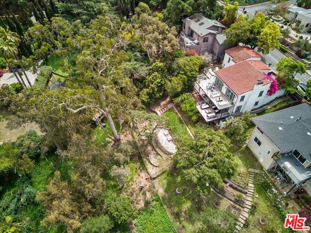 3074 Lake Hollywood Drive, Los Angeles CA: https://media.crmls.org/mediaz/6b7644aa-902b-4858-94f0-927ecf51c7cd.jpg