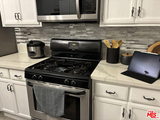 27501 Bernina Avenue, Canyon Country CA: https://media.crmls.org/mediaz/6b768872-f7ac-4b99-96e2-db63c8f46361.jpg