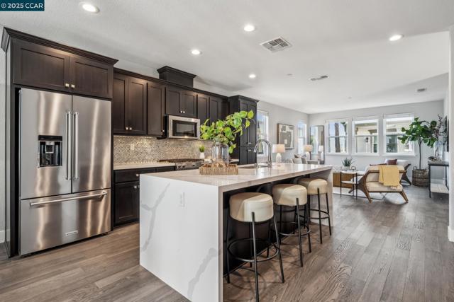 510 Ashton Way, Pleasant Hill CA: https://media.crmls.org/mediaz/6b76a076-be54-448f-91fd-ec0538c6fd66.jpg