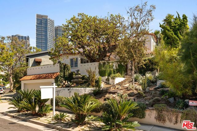 10320 Mississippi Avenue, Los Angeles CA: https://media.crmls.org/mediaz/6b76ad28-ba09-4f50-8ad9-4e66aefa1aa5.jpg