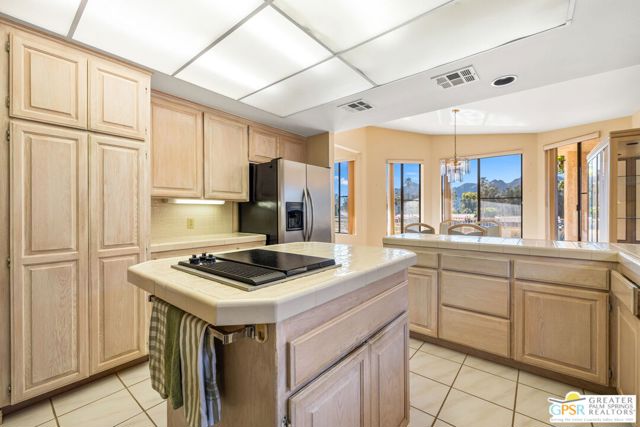 76797 California Drive, Palm Desert CA: https://media.crmls.org/mediaz/6b76d054-618c-45f4-b514-03b4feaa98a6.jpg