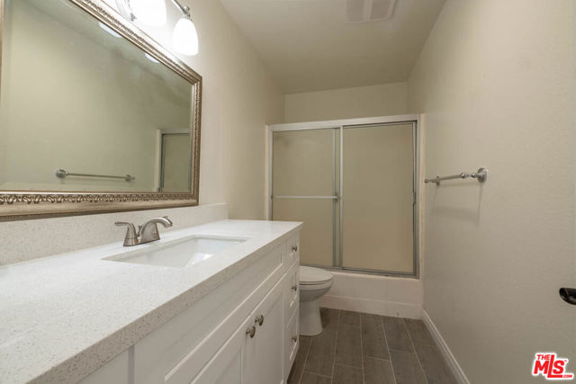 18524 Mayall Street, Northridge CA: https://media.crmls.org/mediaz/6b771bbe-0775-4a12-95b9-c2be9edf0d6c.jpg