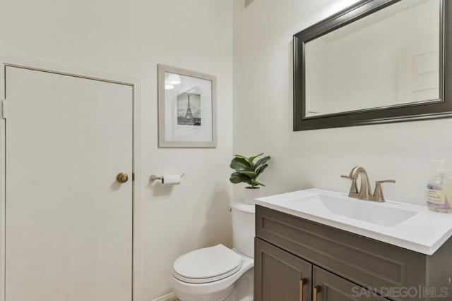 1956 Casablanca Ct, Vista CA: https://media.crmls.org/mediaz/6b77a4fe-0383-4c4c-8e86-7fb208327ab6.jpg