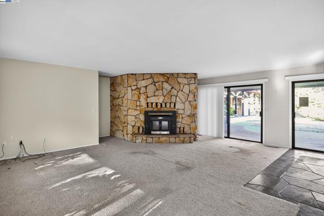 20521 Upper Hillview Dr, Sonora CA: https://media.crmls.org/mediaz/6b77b4d6-5072-4360-9cb6-28b975f56ce1.jpg